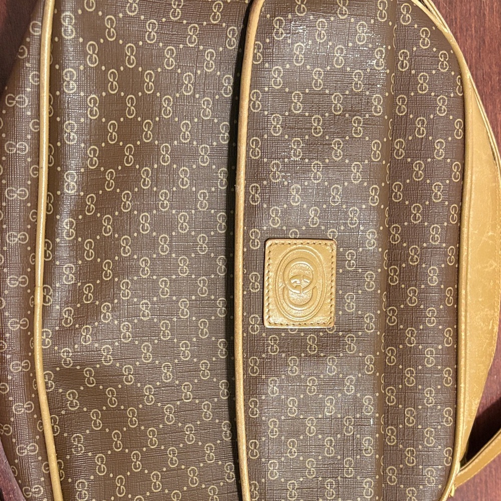 Authentic Gucci vintage purse brown leather with strap